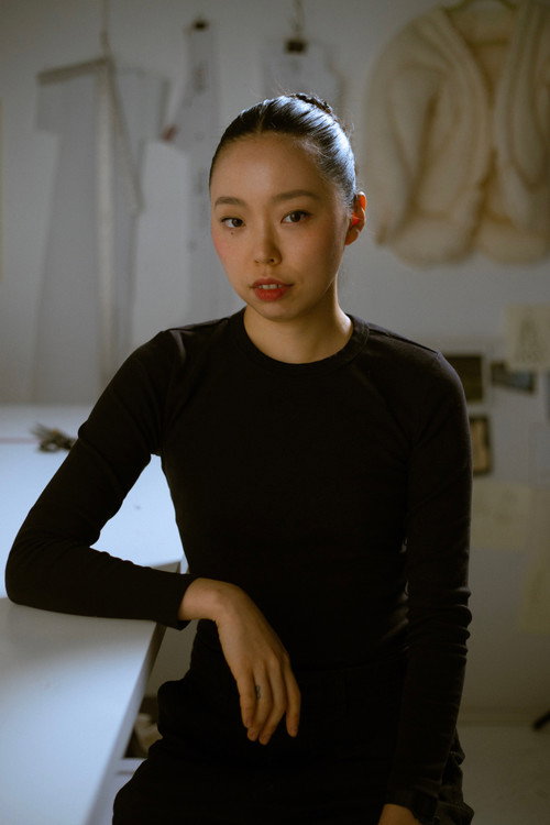 Stephanie J Kim