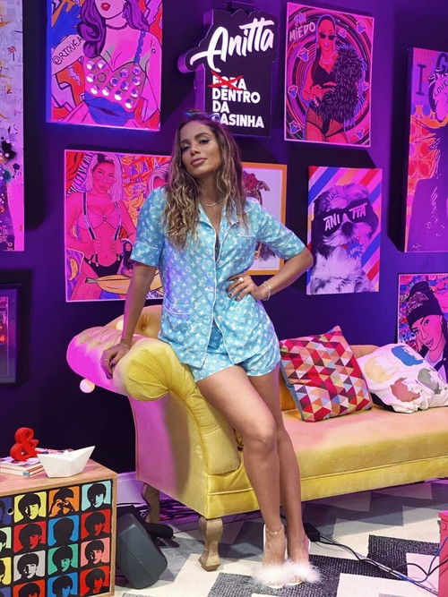 Anitta Dentro da Casinha official trailer poster